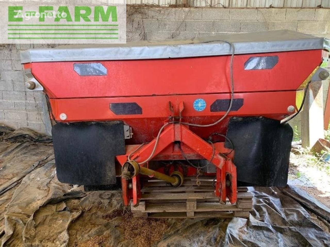 mounted fertilizer spreader