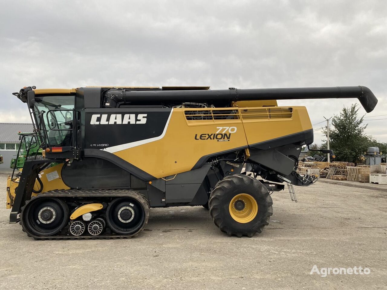 Claas Lexion 770 TT grain harvester