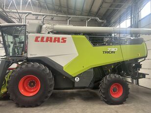 Claas Trion 730 grain harvester