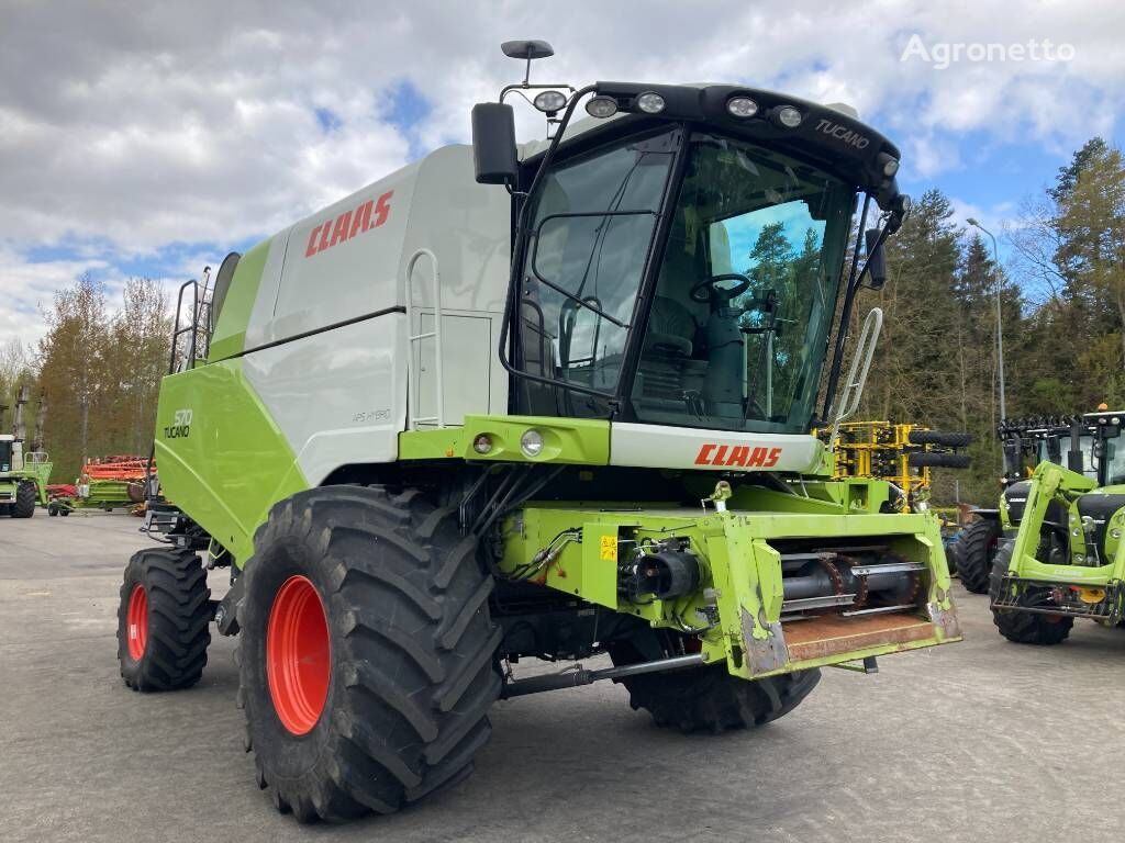 Claas Tucano 570 grain harvester