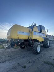New Holland Csx 7070 grain harvester