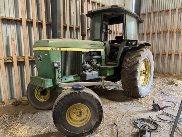 John Deere 4230 wheel tractor
